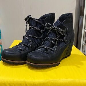 Sorel Black Lace-Up Wedge Boots